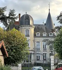 Le château de Gigny.