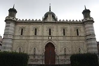 Vue générale de l'édifice.