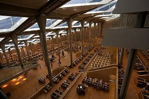 Vue intérieure de la Bibliotheca Alexandrina