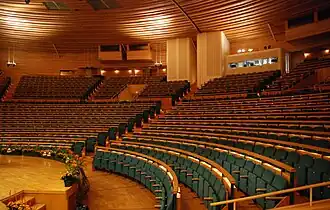 Intérieur de la salle principale.