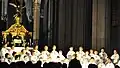 L'ange baroque au ciborium et les Petits chanteurs à la croix de bois en 2012