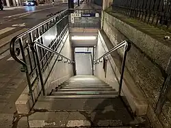 L'accès no&nbsp;5 « Rue Cambon ».
