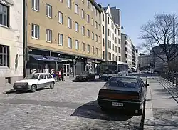 La rue Lapinlahdenkatu 9, 7, 5, 3 et à droite le parc de Lapinlahti.