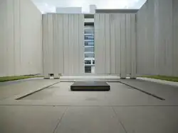 Intérieur du cénotaphe.