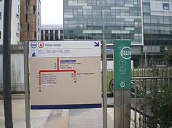 Accès vers le quai des branches de Cergy et de Poissy.