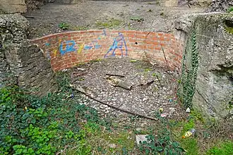 L'orifice tassé du puits.