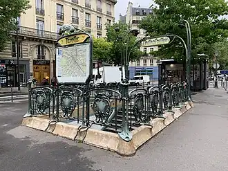 Vue arrière latérale de l'édicule d'accès.