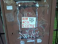 Affiche dans la rue.