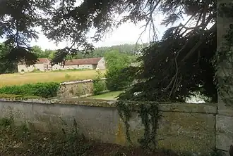 Bâtiments annexes de l'ancien château de Gesvres-le-Duc