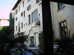 Cour.