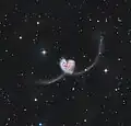 Les mêmes galaxies Antennes, avec leurs panaches d'étoiles.