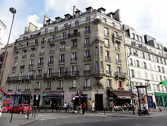 L'immeuble intégrant l'accès à la station.