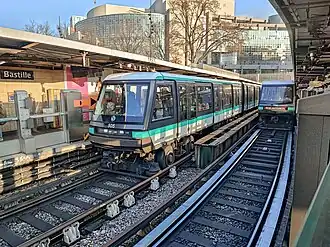 Deux rames MP 05 sur la ligne 1.