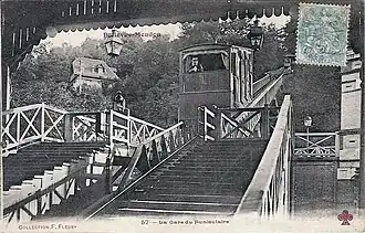 Intérieur de la gare du funiculaire.
