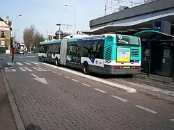 Le bus Trans-Val-de-Marne en partance pour la Croix de Berny.