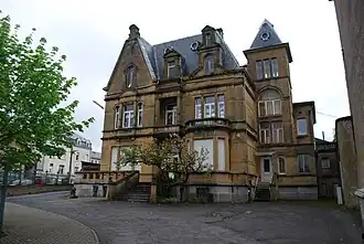 La villa jouxtant la mairie, ancienne demeure du chef de l'usine d'Halanzy.