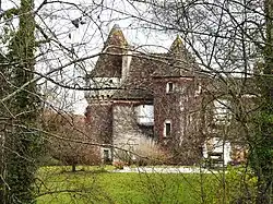 Vue du château depuis l'ouest.