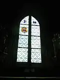 écus peints sur les vitraux de la chapelle. En haut à droite, écu des Le Provost, seigneur de Coatquenven.