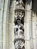 Archivolte, statuette du prophète Élisée.
