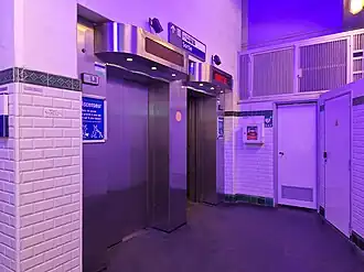 Les deux ascenseurs vus au niveau souterrain.