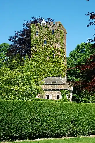 Le donjon vu du sud-ouest.