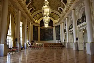 La salle des fêtes.