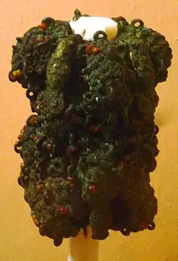 Tête de bâton ornementale enchevêtrée en bronze d'Igbo-Ukwy du IXe&nbsp;siècle.