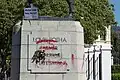 Vandalisme des inscriptions en anglais dans le cadre de la campagne Rhodes must fall