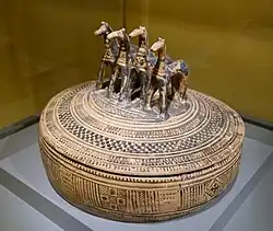 Pyxide à chevaux, époque géométrique, VIIIe&nbsp;siècle&nbsp;av. J.-C.
