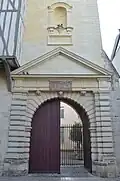 Porte néo-classique édifiée en 1854