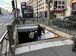 L'accès no&nbsp;1 « Rue Louis-Philippe ».