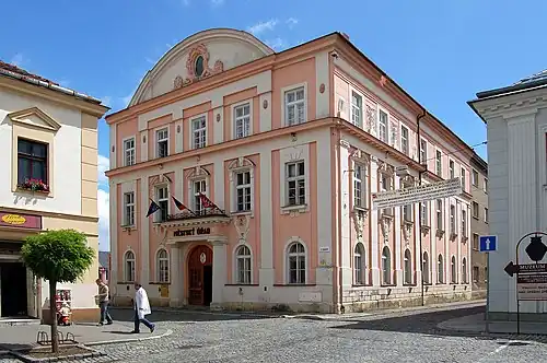 Ancien hôtel de ville.