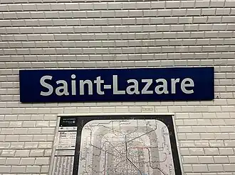 Plaque émaillée indiquant le nom de la station.
