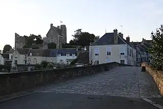 La voie pavée, vue de Maresché à Beaumont-sur-Sarthe.