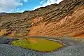 La lagune verte Lago Verde du demi-cratère de El Golfo