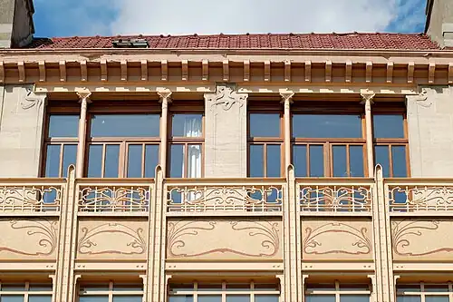 Partie supérieure de la façade principale.