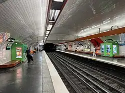 Quais de la ligne 8.