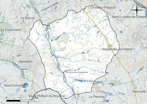 Carte en couleur présentant le réseau hydrographique de la commune