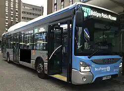 Iveco Bus Urbanway 12 GNV n°201143 sur la ligne 615 à Pablo Picasso, à Bobigny.