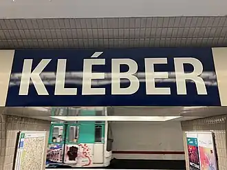 Panneau indiquant le nom de la station.