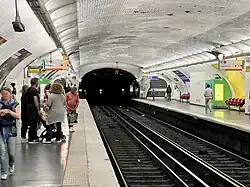Quais de la ligne 5.