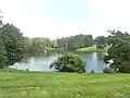 L'étang devant le château.