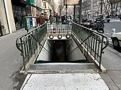 L'accès no&nbsp;3, « Rue Danton ».