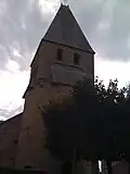 La tour fortifiée du XIIe siècle.