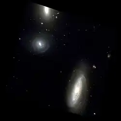 Depuis le haut, les galaxies NGC 196, NGC 197 et NGC 196.