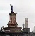 La Jeune femme d’Amajac et la statue de Las Mujeres que luchan.