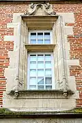 Façade sur la rue Sainte-Geneviève, fenêtre du 1er étage.