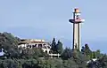 Vue sur l'observatoire et le restaurant en ruines.