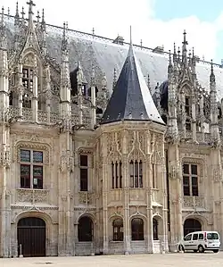 Pavillon en avant-corps de l'ancien Palais royal, corps central de l'édifice (1507-1517).
