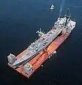 Le Mighty Servant 2 transportant l'USS&nbsp;Samuel B. Roberts